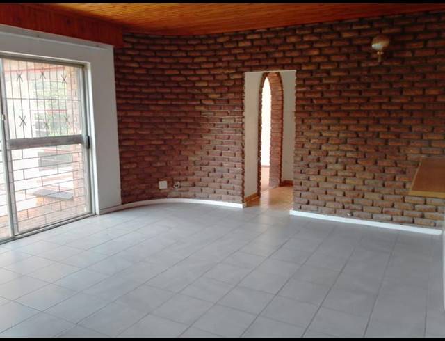 5 BEDROOM HOUSE FOR SALE IN PETERSFIELD